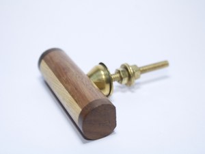 Poignées de meuble en bois d'acacia bicolore faites à la main en forme de T |   Boutons de tiroir décoratifs modernes pour quincaillerie de meubles |   Bois naturel et laiton - Product Image 2