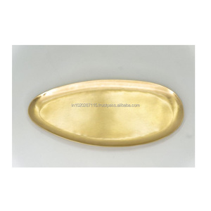 Bandeja de servicio de latón antiguo de diseñador, acabado dorado, adecuada para cenas culturales, decoración de lujo, fiestas y funciones de hoteles - Product Image 1