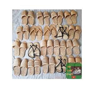 Sandales colorées en jonc de mer et fibre de jacinthe d'eau, faites à la main pour la plage japonaise, semelle antidérapante, teinture écologique, 1 paire/sac OPP, Usine C - Product Image 1