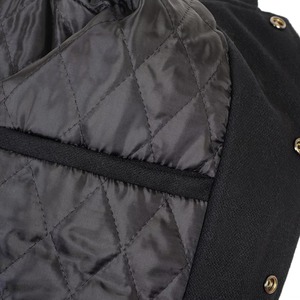 Blouson universitaire noir à capuche, corps en laine, manches en cuir grainé, vêtement d'extérieur haut de gamme personnalisé - Product Image 5