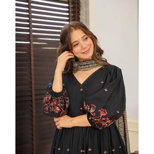 Hermoso conjunto de traje Anarkali de algodón con estampado digital para mujer con parte inferior y Dupatta - Product Image 3