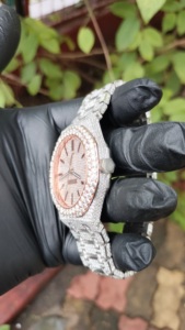 Montre automatique classique avec breloque sertie de pierres, boîtier et bracelet en acier inoxydable avec moissanite, design unisexe - Product Image 4