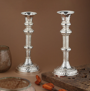 Support à bougies au design ondulé et coloré, avec trois bougies votives en verre multicolores. Disponible au prix de gros. - Product Image 5