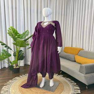 VASTRA COTTAGE Conjunto de Kurti y Pantalón Anarkali de Seda Vichitra con Dupatta con Bordado de Hilo y Lentejuelas, Ropa Étnica Festiva para Fiestas - Product Image 3
