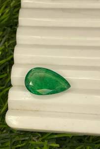 Esmeralda natural hermosa de corte pera de 16x10 mm. Esmeralda en forma de pera para uso en joyería. Esmeralda extraída de la tierra. - Product Image 4