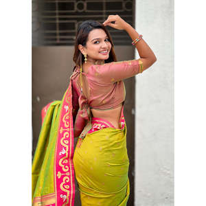 Sari de Seda Paithani Rajhans con Bordado Zari Verde Mehendi, Vestidos Elegantes de Noche - Product Image 3