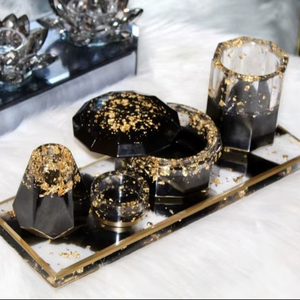 ชุดอุปกรณ์ห้องน้ำเรซิ่นทำมือรักษ์โลก พร้อมถาดสีดำและสีทองลายเพ้นท์มือ ที่วางแปรงและแก้ว - Product Image 1