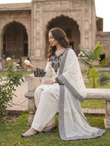 Conjunto Tradicional de Farshi Salwar con Bordado Intenso y Dupatta de Organza - Product Image 6