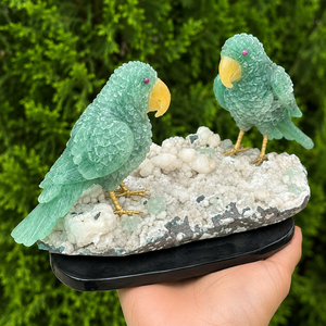 Sculpture d'oiseaux en pierres précieuses Art Déco sculptée à la main |   Oiseaux en fluorite sur apophyllite - Cadeau artisanal écologique pour mariage et anniversaire - Product Image 4