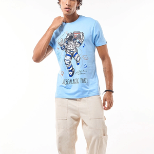 Camiseta Casual de Algodón para Hombre, Cuello Redondo, Manga Corta, Corte Regular, Color Azul Claro, con Logotipo en la Manga Izquierda - Product Image 3