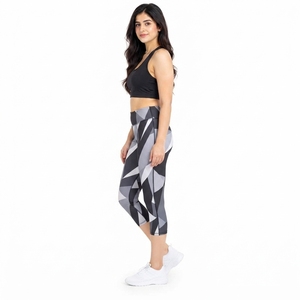 <b>Women</b> <b>Capri</b> <b>Legging</b> Made With High Quality Performance Material Flexible Movement Moisture Control Properties Breathable - Product Image 3