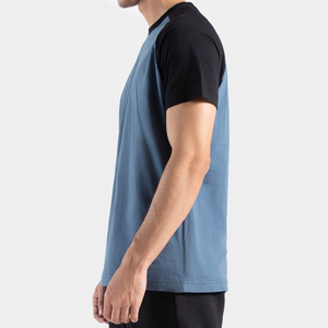 T-shirt pour homme à manches raglan, col rond, coupe classique, couleur unie, en coton tricoté, style décontracté, avec bordure contrastée bleu et noir, en vente - Product Image 4