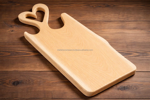 Planche à charcuterie moderne en chêne naturel durable avec poignée en forme de cœur, planche de service en bois pour fromages, viandes, collations et usage en cuisine - Product Image 2