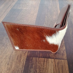 Portefeuille en cuir de vachette fait main durable pour homme, portefeuille en cuir à poils, design fin, portefeuille à deux volets, cuir de qualité supérieure - Product Image 3