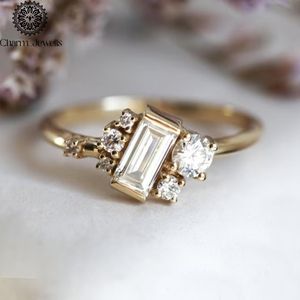 Bague de fiançailles classique pour femme en moissanite taille coussin plaqué argent et or jaune avec sertissage à griffes - Product Image 1