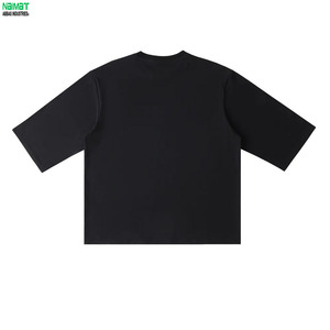 เสื้อยืดทรงบ็อกซี่ผ้าหนาเย็บตะเข็บตัดกันสำหรับผู้ชาย สไตล์ลำลอง ไหล่ตก แต่งแผงดีเทล สตรีทแวร์ ทรงหลวม เรียบง่าย - Product Image 1