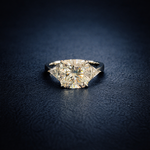 Anillo de Tres Piedras con Diamante Cultivado en Laboratorio, Corte Cojín, Oro Sólido de 14 Quilates, Clásico para Mujer, Certificado IGI, Joyas RIZTA, Aniversario, Compromiso - Product Image 1