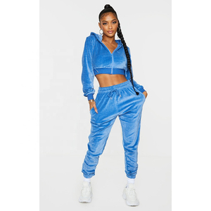 Nouveau design – Survêtement de sport en velours uni 2 pièces pour femme – Idéal pour l'hiver et le jogging – Vente en gros - Product Image 1