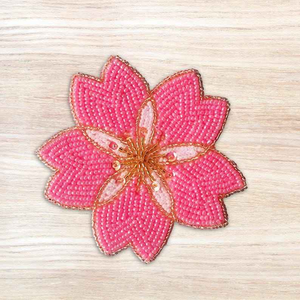 Sous-verre artisanal en perles de rocaille et tissu, motif classique sapin de Noël, écologique, personnalisable, style unique, motif floral - Product Image 6