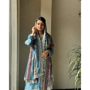 Conjunto de ropa de fiesta de diseñador para mujer Plazzo Dupatta con trabajo de secuencia - Product Image 2