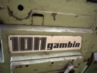Machine à fraiser universelle d'occasion, marque Gambin, modèle 10N n°. Table de taille moyenne 1040 x 230 mm, robuste, avec cône de broche ISO40