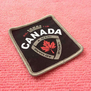 Parche Tejido Personalizado con Detalles de Hilo Fino, Etiqueta de Tela Suave para Prendas - Product Image 5