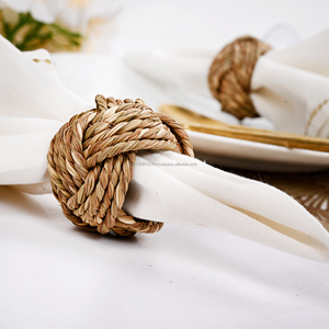 Ronds de serviette en jute naturelle tissée, faits à la main, pour décoration de table style ferme, pour dîner, mariage, fête de Noël - Product Image 3