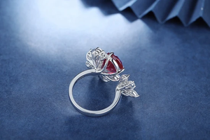 Anillo de Cóctel de Lujo para Mujer con Rubí en Forma de Pera y Diamantes con Engaste de Garras, Certificado por IGI - Product Image 6
