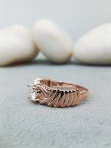 Bague tendance pour femme en or rose massif 18 carats avec diamant de laboratoire VVS de 2 carats de forme ronde certifié IGI pour mariage et anniversaire - Product Image 5