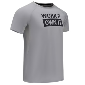 เสื้อยืดแขนสั้นสีเทาสำหรับผู้ชายพร้อมลายพิมพ์ Work It Own It แห้งเร็ว คอกลม ทรงปกติ ผ้าเจอร์ซีย์ลำลอง - Product Image 2