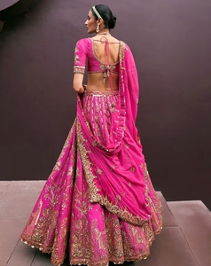 Lehenga semicompuesta de seda con adornos KV Art y blusa sin coser con dupatta - Product Image 2