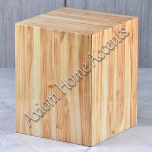 Urna de cremación artesanal de madera con tallas clásicas y superficie pulida para recuerdos duraderos de Axiom Home Accents - Product Image 5