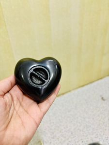 Urne funéraire pour animaux de compagnie en laiton noir de style américain en forme de cœur avec empreinte de patte argentée, design personnalisable pour la crémation - Product Image 5