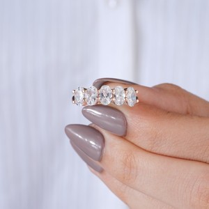 Elegante anillo de banda con cinco diamantes de corte ovalado en oro rosa para mujer, regalo de lujo para boda, compromiso o aniversario, joyería fina. - Product Image 6