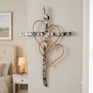 Cruz de Corazón Rústica de Hierro para Colgar en la Pared, Decoración Tallada a Mano, Directo de Fábrica de Moradabad, Artículos Metálicos Artísticos para Navidad y Año Nuevo - Product Image 1