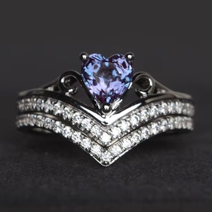 Anillo de compromiso de alejandrita, anillo de plata de ley con corte ovalado, piedra preciosa que cambia de color, joyería de piedra de nacimiento de junio - Product Image 1