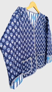 Chaqueta informal con cuello en V y estampado floral azul para mujer de talla grande, con hombros caídos y bolsillos de parche - Product Image 2