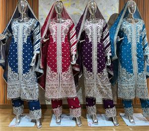 Elegante Georgette Shalwar Kameez con bordado Allover Zarkan, detalles en la parte delantera y trasera y Dupatta pesada en alta demanda - Product Image 1