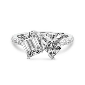 Anillo de Diamantes Cultivados en Laboratorio con Dos Piedras de Esmeralda y Corazón, Estilo Vega, en Oro de Lujo, Certificado por IGI, Joyería para Mujer - Product Image 1