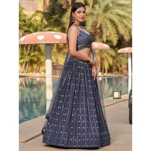 Robe de soirée de créateur Georgette grise captivante Lehenga Choli avec paillettes - Product Image 4