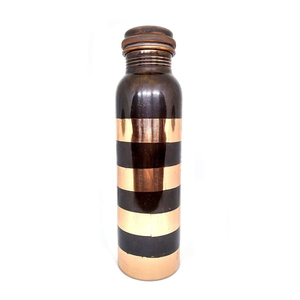 Bouteille d'eau en cuivre pur avec motif tourbillonnant gravé 1000 ml, bouteille ayurvédique bien-être pour le yoga et le fitness, anti-fuite, écologique - Product Image 5