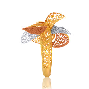 Anillo de Lujo con Filigrana Floral de Tres Tonos para Mujer, Acabado en Oro, Oro Rosa y Plata, Anillo de Cóctel de Diseño - Product Image 3