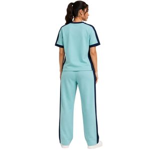 Conjunto de dos piezas informal personalizado para mujer, camiseta de manga corta y pantalones anchos en azul marino y acuático, con paneles en contraste. - Product Image 2