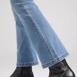 Jean Flare Longue en Denim Bleu Lavé de Haute Qualité pour Femme – Style Urbain Confortable - Product Image 3