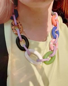 Décoration murale suspendue en polyrésine à maillons de chaîne, ton doux, avec boucles verticales en acrylique, pour entrée, couloir et espace intérieur - Product Image 2