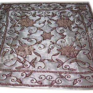 Housse de coussin en tissu satiné luxueux avec broderie de fils complexes, brillance élégante, qualité de tissu supérieure et design décoratif - Product Image 5