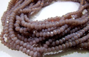 Cuentas de Calcedonia Púrpura Hidroquarzo en Forma de Rondelle Microfacetadas de 2.5-3mm, Hilo de 16 Pulgadas de Largo - Product Image 3