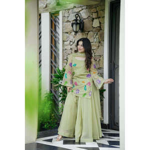 Costume de soirée pour femme de créateur-Ensemble avec paillettes brodées et codage-Tenue de soirée élégante - Product Image 6