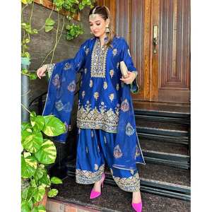 Hermoso conjunto de satén para fiesta, top y pantalón con dupatta, realza tu look elegante - Product Image 4