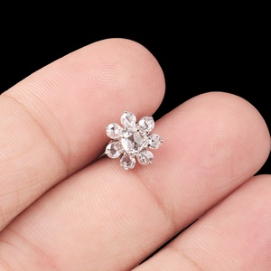 ต่างหูเพชรแท้ทรงดอกไม้ประดับเพชรแบบหนามเตย ทองคำขาว 18K ขายส่ง เครื่องประดับชั้นดี Memoria Jewels - Product Image 5